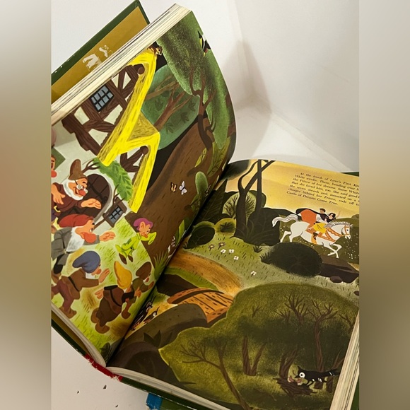 Vintage Set of 3 Walt Disney Picture Books Circa 1965 - Picture 9 of 11